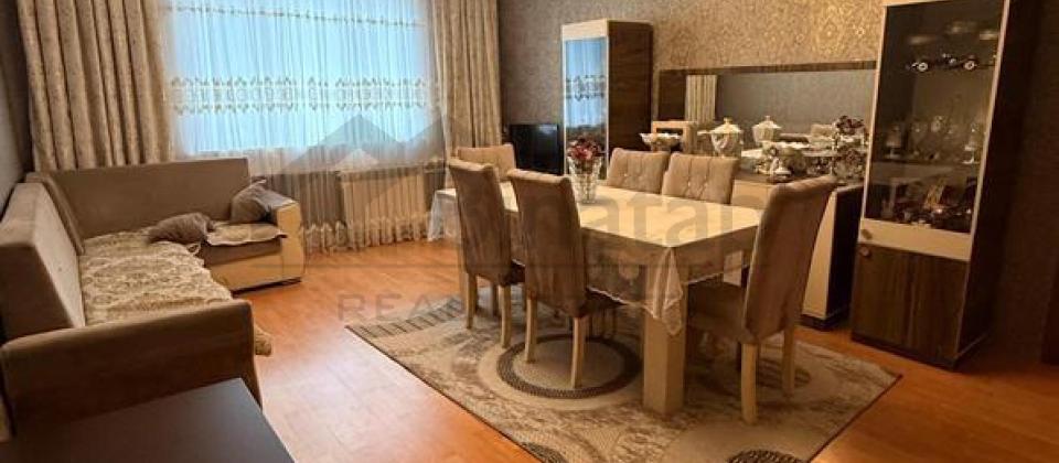 Avropa Azerbaycan mektebinin yani, Elmler Akademiyasi m/s yaxin 4 otaq satilir/110 kv.m.