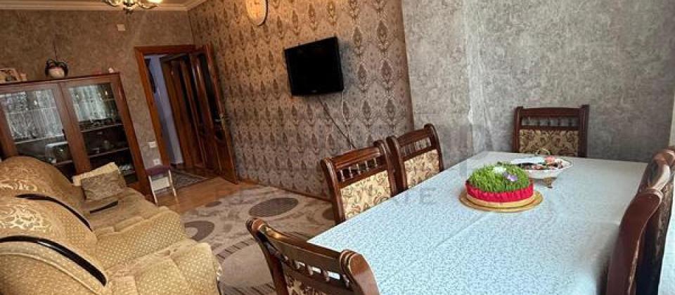 Avropa Azerbaycan mektebinin yani, Elmler Akademiyasi m/s yaxin 4 otaq satilir/110 kv.m. - 4