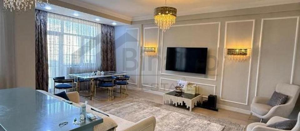 Renessans Palace'da 3 otaqli menzil satilir/140.6 kv.m., Elmler Akademiyasi m/s yaxindir