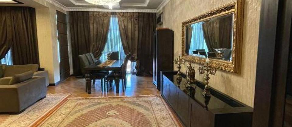 Badamdar, Oxford mektebi ve Botanika baginin yaninda 3 otaqli menzil satilir/156 kv.m. - 2