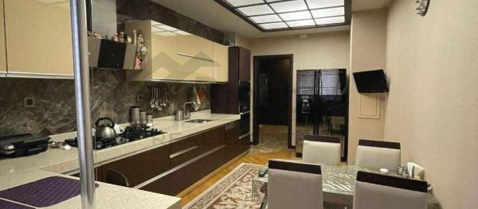 Badamdar, Oxford mektebi ve Botanika baginin yaninda 3 otaqli menzil satilir/156 kv.m. - 10