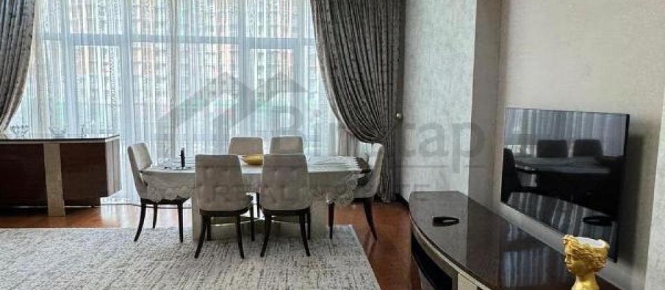 Tbilisi prospekti, 8 Noyabr m/s yaxin 3 otaqli menzil satilir/162 kv.m. - 2