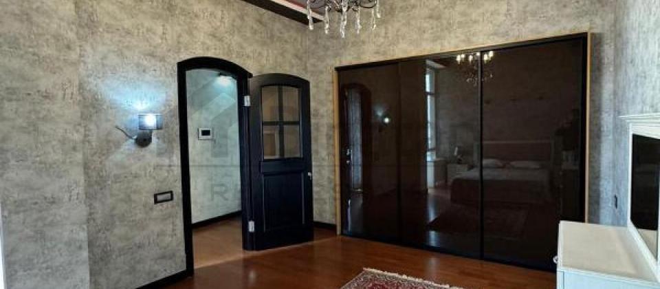 Tbilisi prospekti, 8 Noyabr m/s yaxin 3 otaqli menzil satilir/162 kv.m. - 6