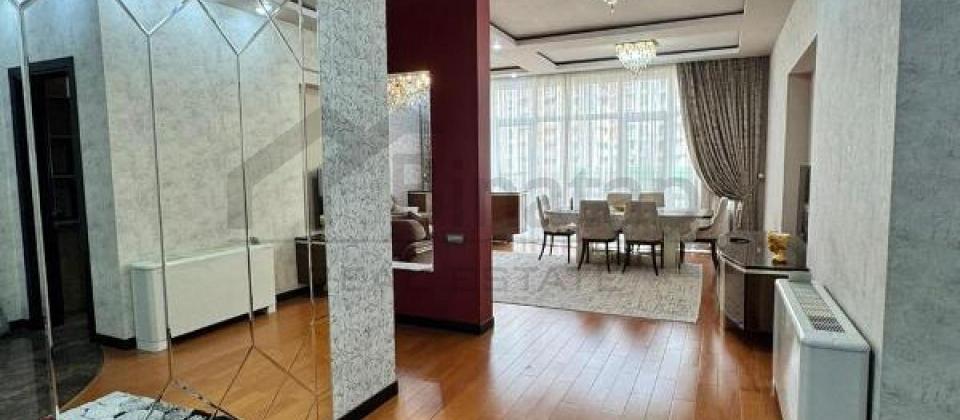 Tbilisi prospekti, 8 Noyabr m/s yaxin 3 otaqli menzil satilir/162 kv.m. - 13