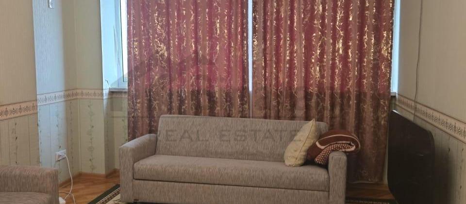 E.Akademiyasi metrosu - 2