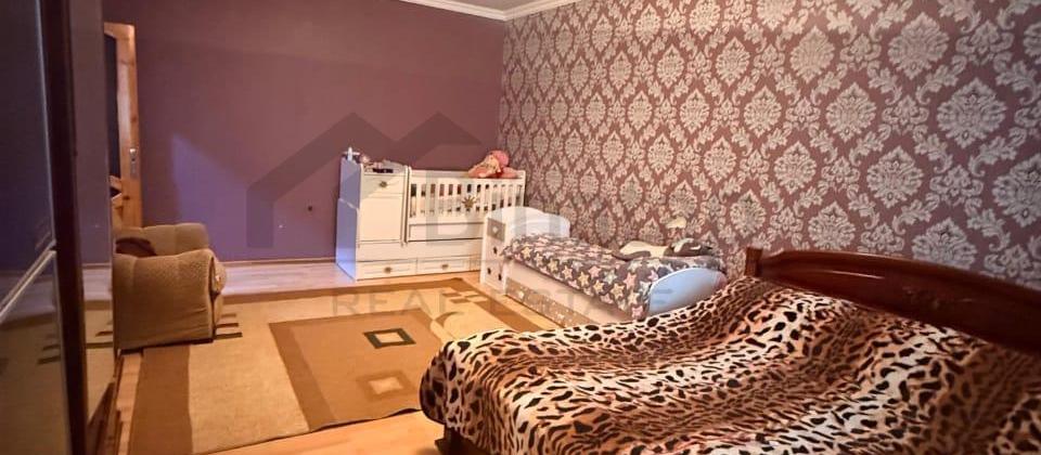 Avropa məktəbinin yanında. - 6