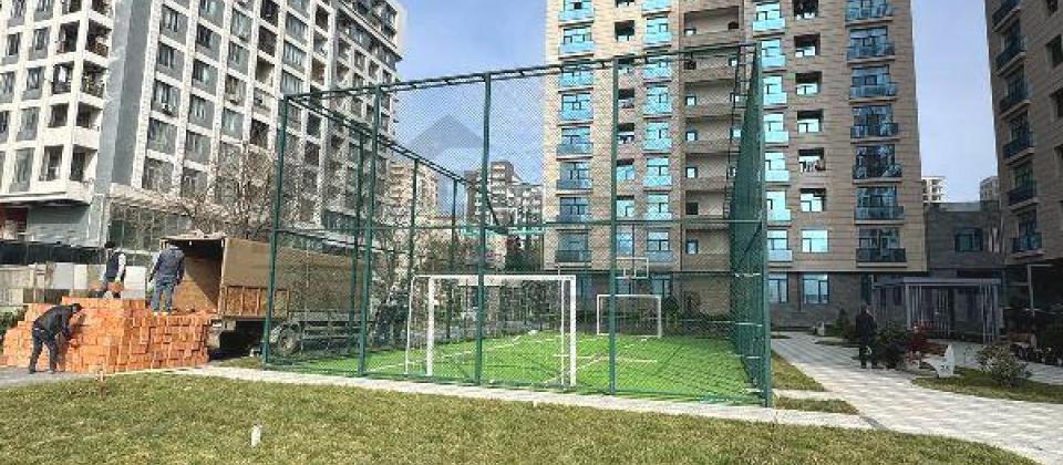 Azadliq prospekti, 28 May m/s yaninda 3 otaqli menzil satilir/121.3 kv.m.