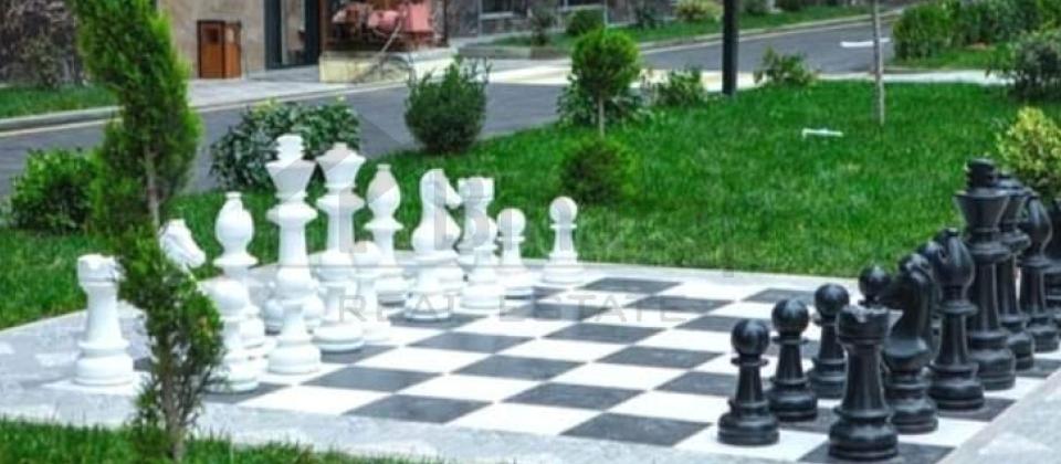 Azadliq prospekti, 28 May m/s yaninda 3 otaqli menzil satilir/121.3 kv.m. - 9