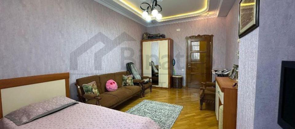 Qelebe dairesi, Baku Mall ve İnşaatçilar m/s yaxin 3 otaqli menzil satilir/140 kv.m. - 9