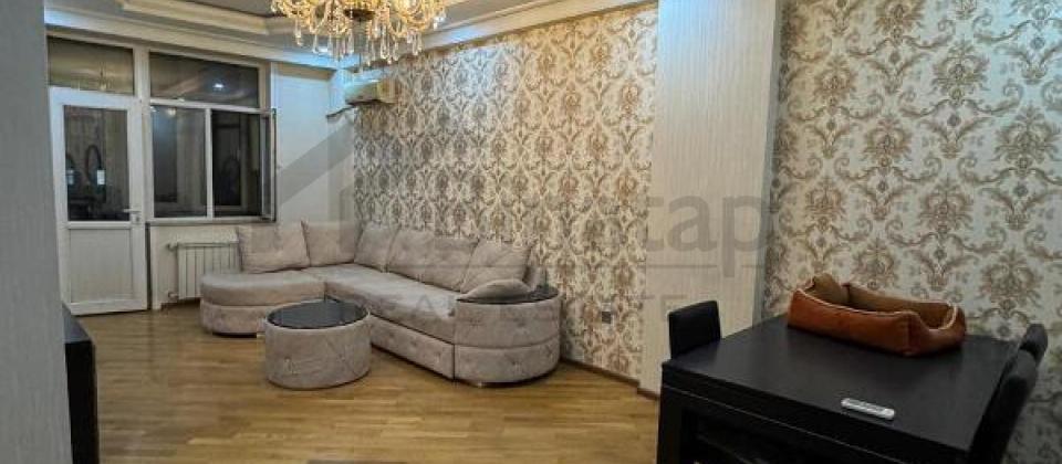 8 Noyabr m/s yaninda 3 otaqli menzil satilir/125 kv.m.