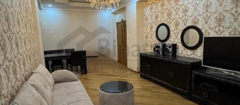 8 Noyabr m/s yaninda 3 otaqli menzil satilir/125 kv.m. - 2