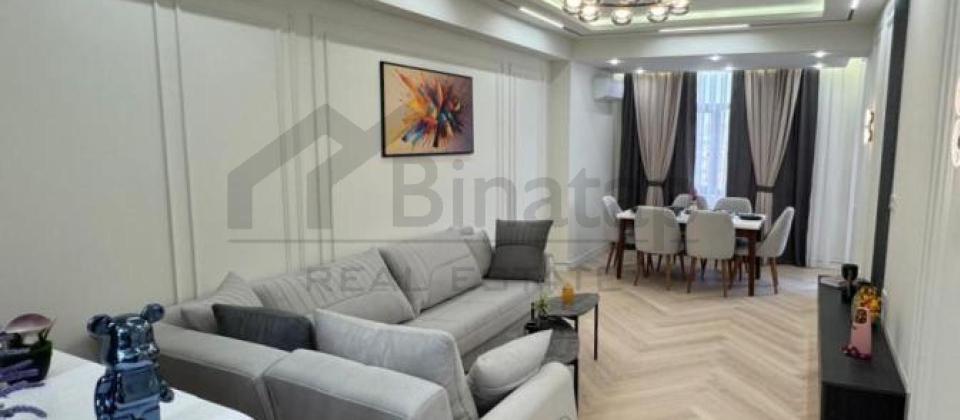 Olimpik Star ve Niaqara restoraninin yaninda 3 otaqli menzil satilir/91 kv.m.