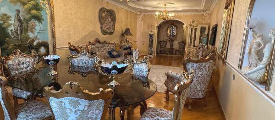 BDU ve Elmler Akademiyasi m/s yaxin 4 otaqli menzil satilir/185 kv.m. - 2