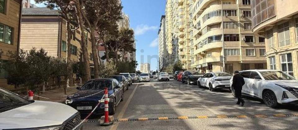 Yashil Ada ushaq bagchasinin yani, 8 Noyabr m/s yaxin 3 otaqli menzil kiraye verilir/162 kv.m. - 2