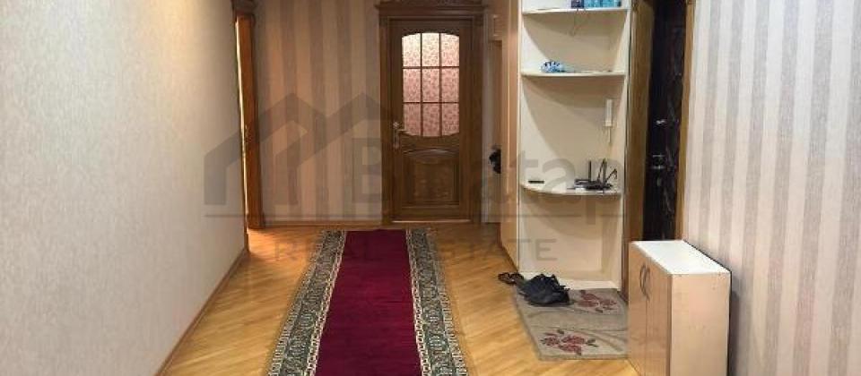 Yashil Ada ushaq bagchasinin yani, 8 Noyabr m/s yaxin 3 otaqli menzil kiraye verilir/162 kv.m. - 10