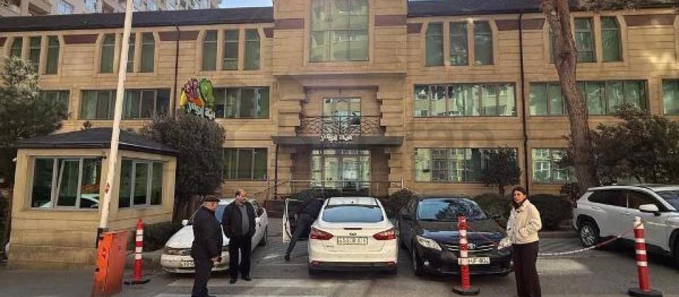 Yashil Ada ushaq bagchasinin yani, 8 Noyabr m/s yaxin 3 otaqli menzil kiraye verilir/162 kv.m. - 15