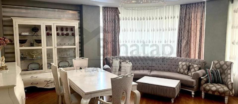 Sherq bazarinin yani, 28 May m/s yaxin 3 otaqli menzil satilir/170 kv.m. - 3