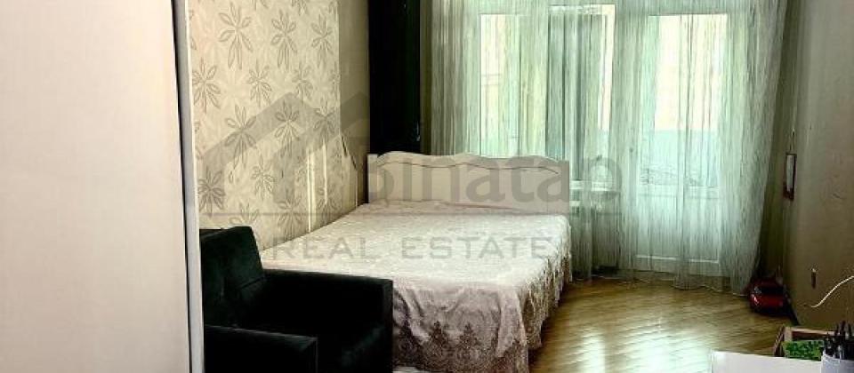 Sherq bazarinin yani, 28 May m/s yaxin 3 otaqli menzil satilir/170 kv.m. - 7