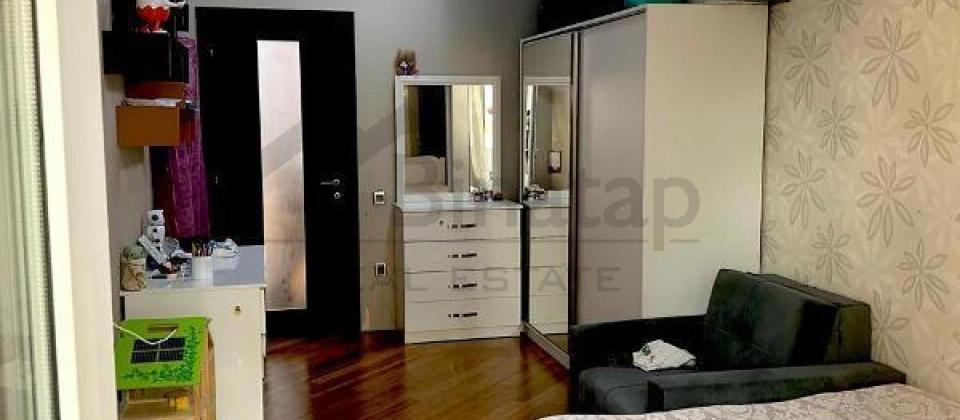 Sherq bazarinin yani, 28 May m/s yaxin 3 otaqli menzil satilir/170 kv.m. - 8