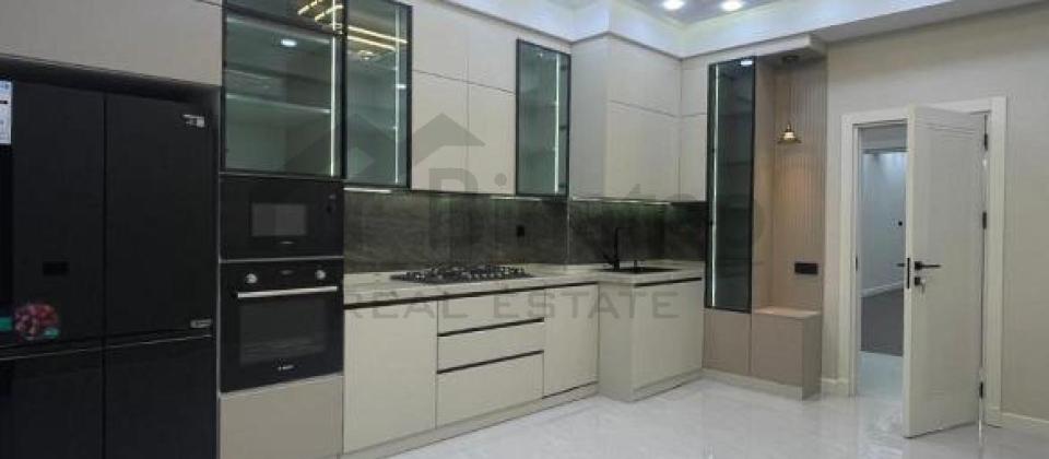 Huseyn Cavid prospekti, Elmler Akademiyasi m/s yaxin 3 otaqli menzil satilir/172 kv.m. - 2