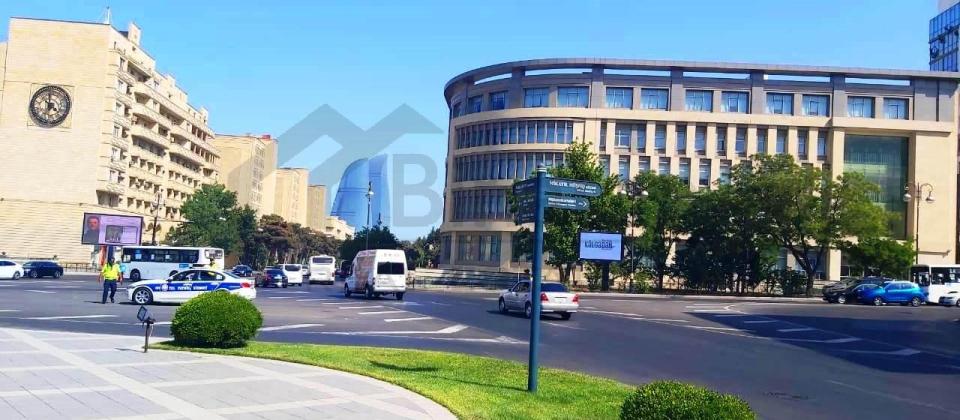 Satılır 2 otaqlı köhnə tikili 65 m², Elmlər Akademiyası m.