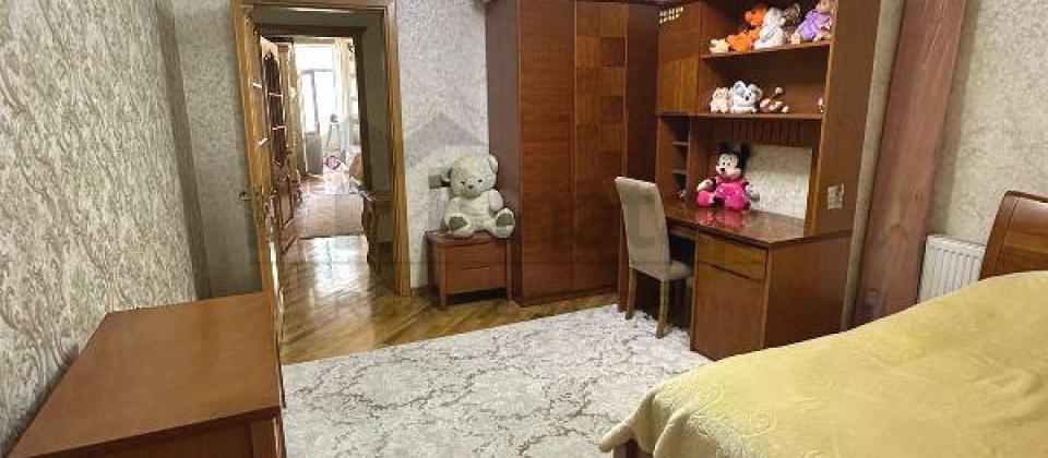 3cu mkrn dairesi, 20 Yanvar və Memar Ecemi m/s yaxin 4 otaqli menzil satilir/137 kv.m. - 9