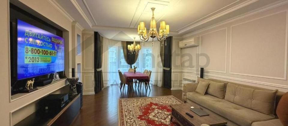 Yashil Ada ushaq bagchasinin yani, 8 Noyabr m/s yaxin 3 otaqli menzil satilir/134 kv.m.