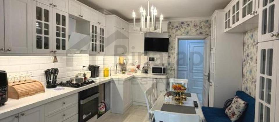 Yashil Ada ushaq bagchasinin yani, 8 Noyabr m/s yaxin 3 otaqli menzil satilir/134 kv.m. - 8