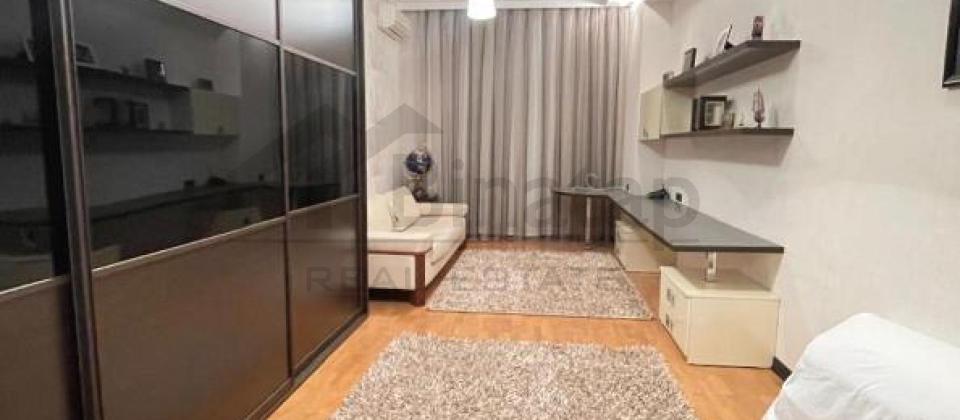 Kooperasiya Universiteti ve Cidir meydaninin yaninda 4 otaqli menzil satilir/240 kv.m. - 8