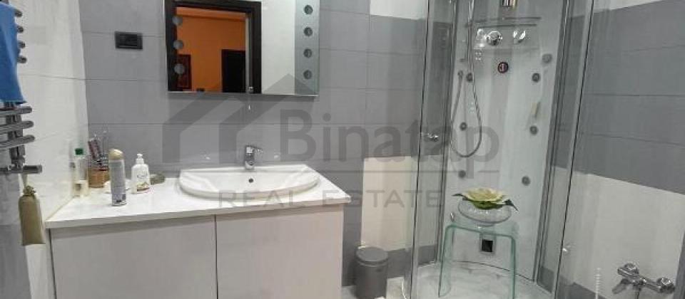 Kooperasiya Universiteti ve Cidir meydaninin yaninda 4 otaqli menzil satilir/240 kv.m. - 15