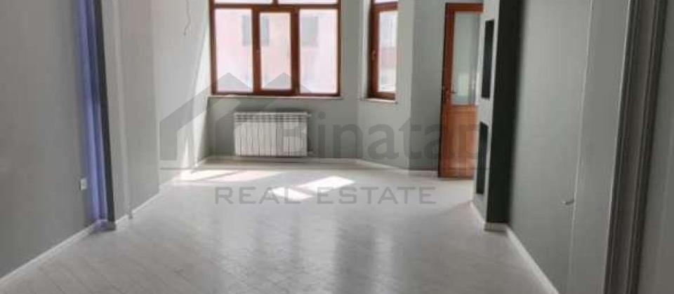 Neftchiler m/s ve Nazli Saraya yaxin 2 otaqli menzil satilir/65 kv.m. - 2