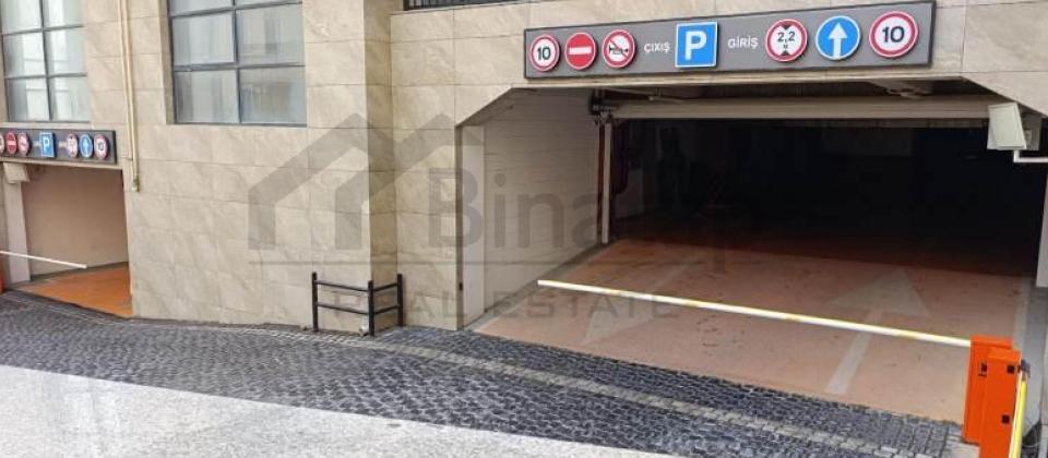 Rusiya-Turkiye Sefirliyi ve Zabitler parkina yaxin 4 otaqli menzil satilir/125 kv.m. - 2