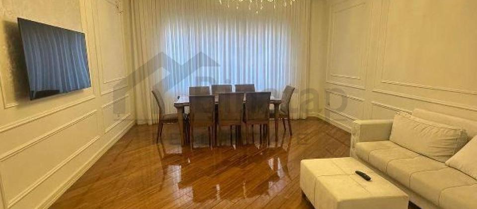 Elmler Akademiyasi m/s ve BDU yaninda 3 otaqli menzil satilir/150 kv.m.