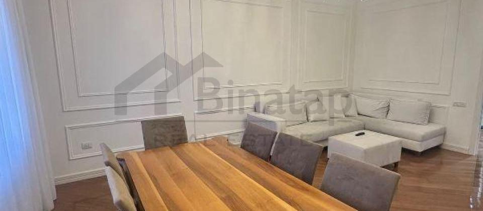 Elmler Akademiyasi m/s ve BDU yaninda 3 otaqli menzil satilir/150 kv.m. - 2