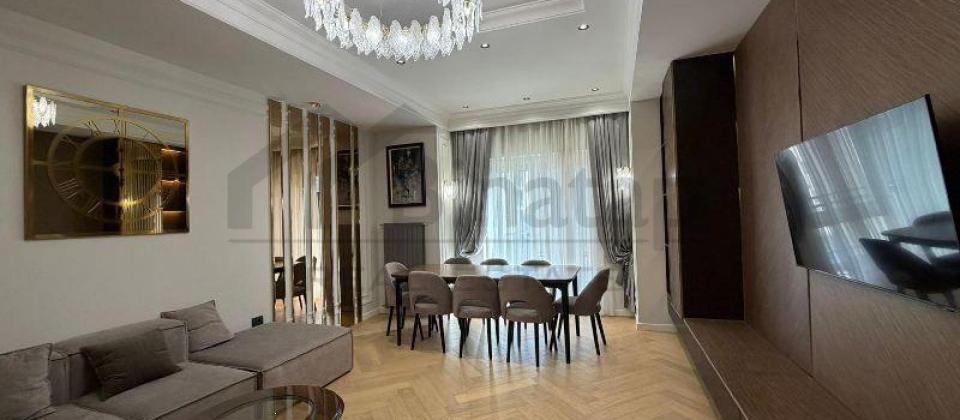 Ag Sheher Kompleksinde 4 otaqli menzil satilir/141 kv.m., Qarabag atlari meydani