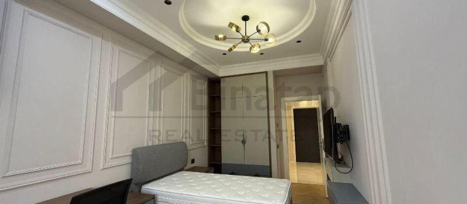 Ag Sheher Kompleksinde 4 otaqli menzil satilir/141 kv.m., Qarabag atlari meydani - 7