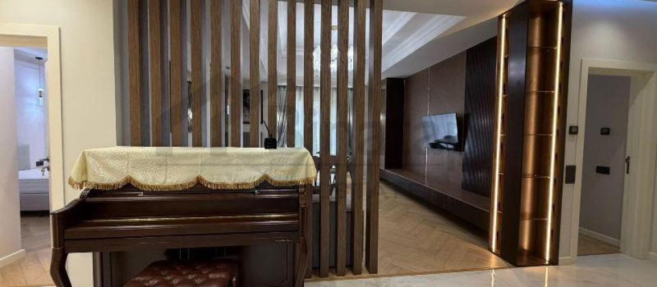 Ag Sheher Kompleksinde 4 otaqli menzil satilir/141 kv.m., Qarabag atlari meydani - 12