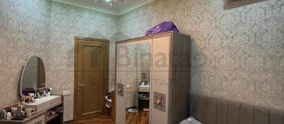 Nesimi bazarinin yani, 28 May ve Genclik m/s yaxin 3 otaqli menzil satilir/125 kv.m. - 6