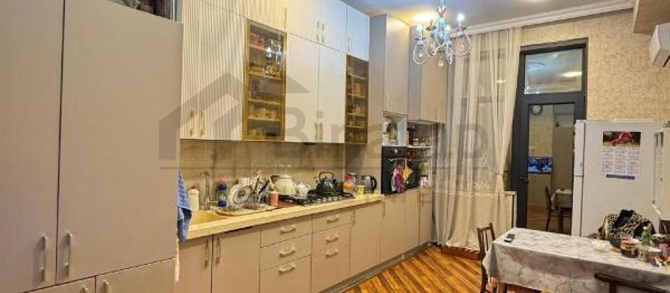 Nesimi bazarinin yani, 28 May ve Genclik m/s yaxin 3 otaqli menzil satilir/125 kv.m. - 8