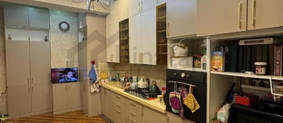 Nesimi bazarinin yani, 28 May ve Genclik m/s yaxin 3 otaqli menzil satilir/125 kv.m. - 9