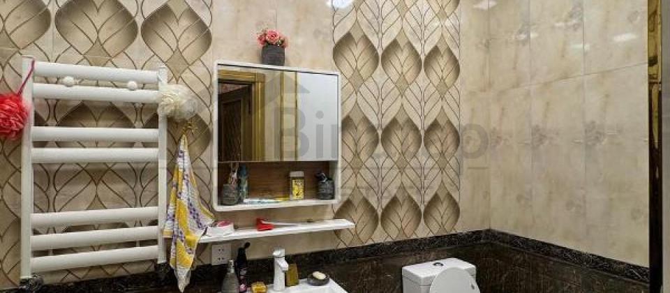 Nesimi bazarinin yani, 28 May ve Genclik m/s yaxin 3 otaqli menzil satilir/125 kv.m. - 12