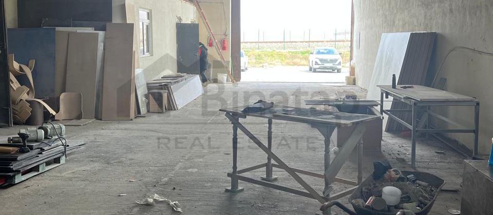 memmedoglular servizin yaxinliqinda 250kv anbar icareye verilir - 2