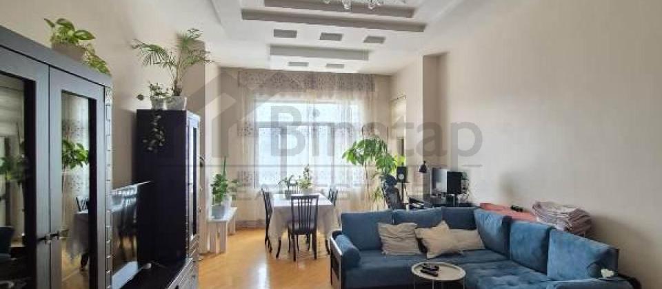 Nizami m/s yaninda 3 otaqli menzil satilir/135 kv.m. - 2