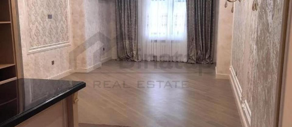 Azadliq prospekti, Nesimi bazarinin yaninda 3 otaqli menzil satilir/128 kv.m.