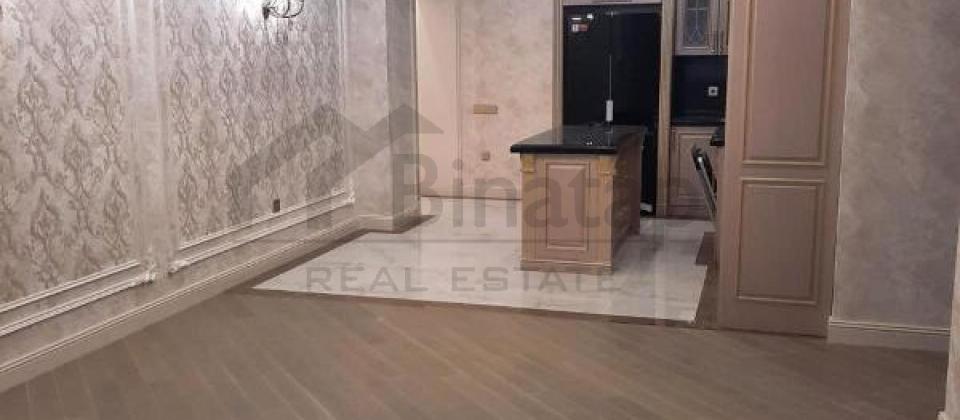 Azadliq prospekti, Nesimi bazarinin yaninda 3 otaqli menzil satilir/128 kv.m. - 2