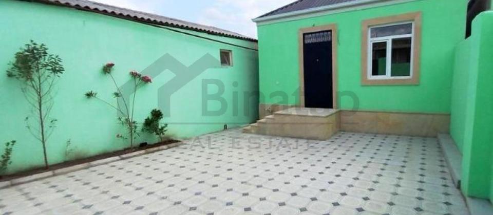 Bineqedi rayonu, 179№li Mektebin yaninda 3 otaqli heyet evi satilir/100 kv.m. - 2