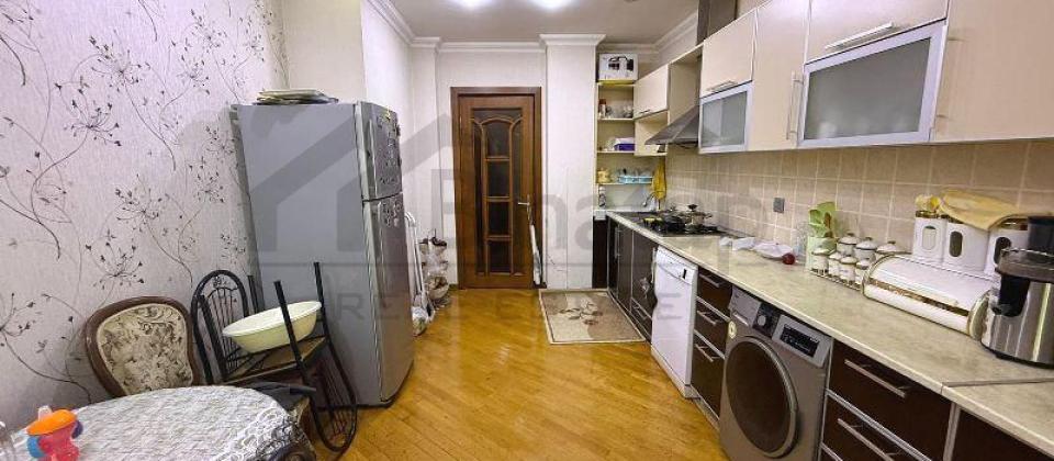 Dede Qorqud parki, Zoopark ve 28 May m/s yaxin 4 otaqli menzil satilir/145 kv.m. - 11