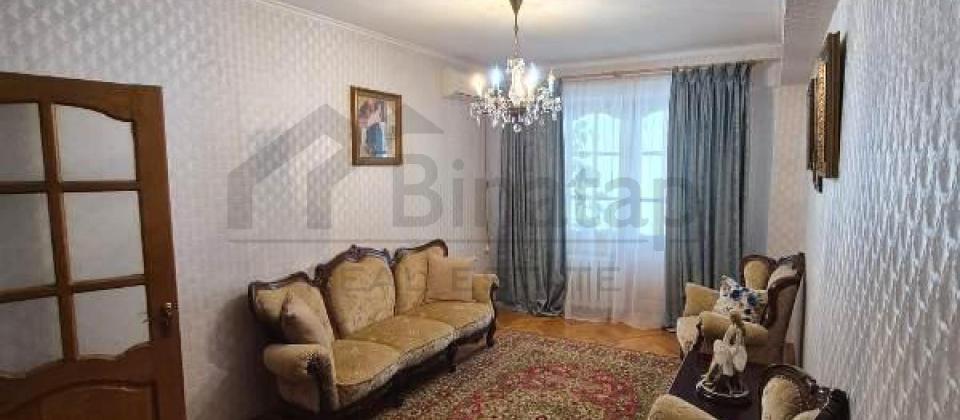 Metbuat prospekti, BDU ve Elmler Akademiyasi m/s yaxin 4 otaqli menzil satilir/117 kv.m.