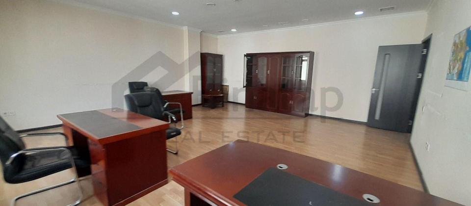 Əhməd Rəcəblidə plazada ofislərin icarəsi 14 otaq 700kv