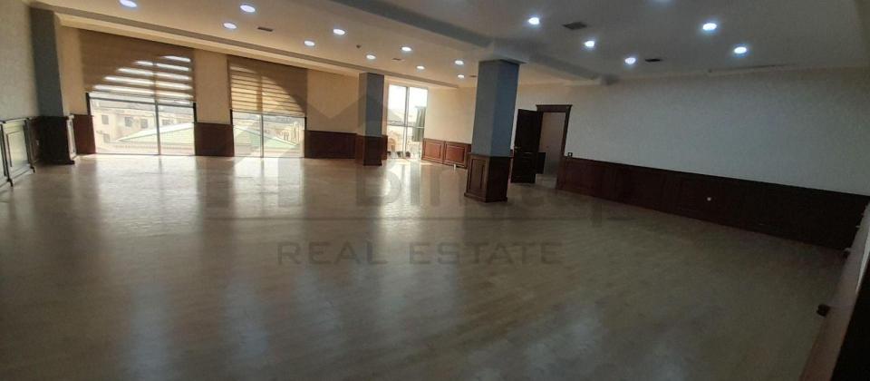 Əhməd Rəcəblidə plazada ofislərin icarəsi 14 otaq 700kv - 3